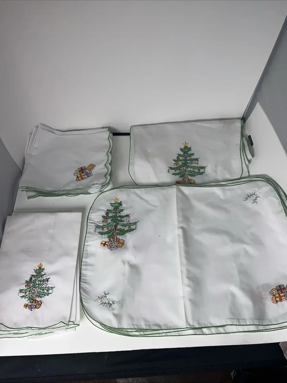 Set of Vintage B.M. Jabara Christmas Embroidered - 8 Placemats 8 Napkins Runner